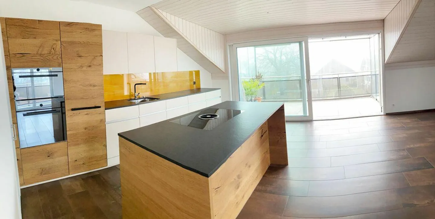 3.5-Zimmer Dachwohnung mit wunderbarer Seesicht - Foto 1 von 13