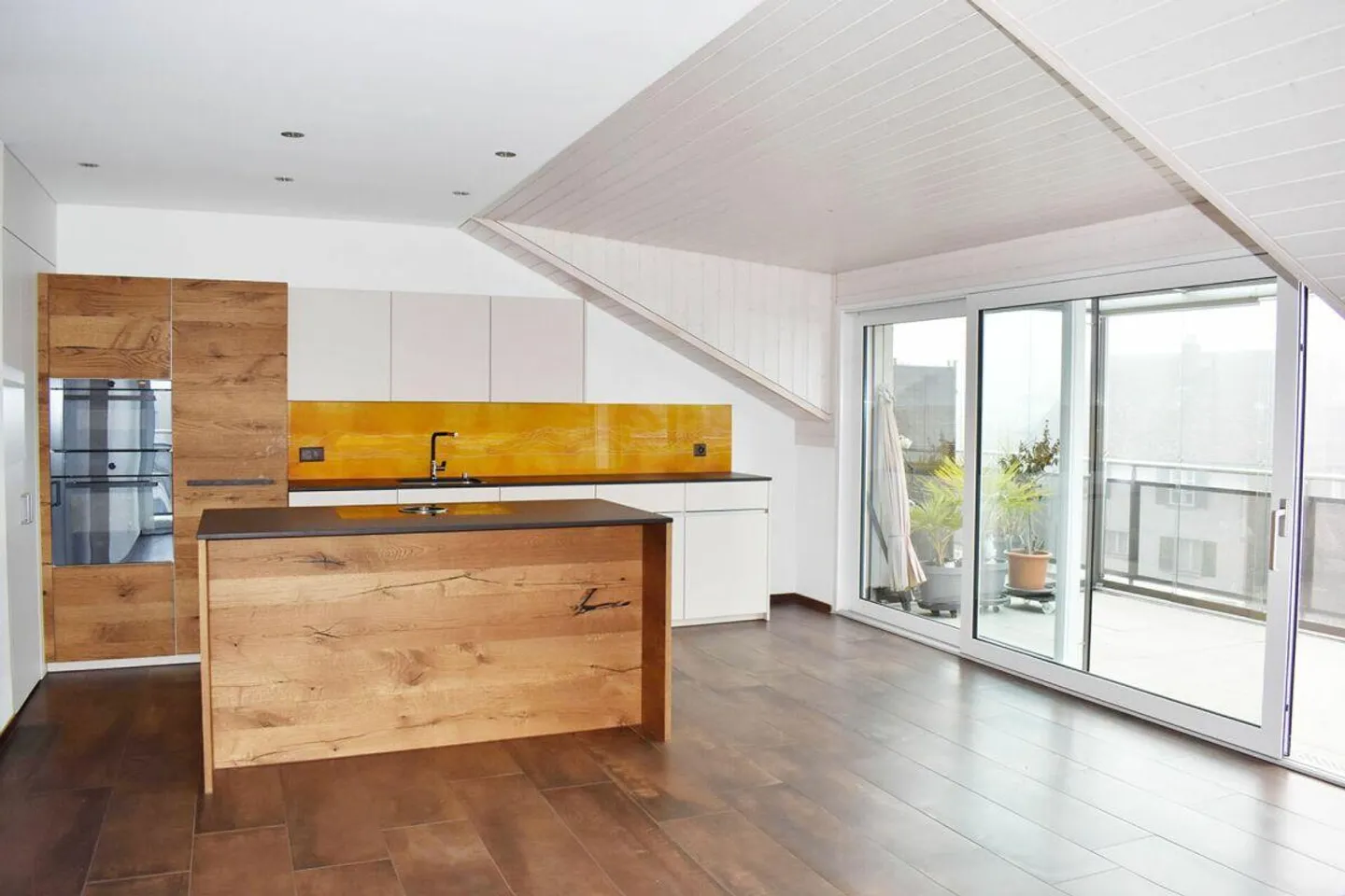 3.5-Zimmer Dachwohnung mit wunderbarer Seesicht - Foto 2 von 13