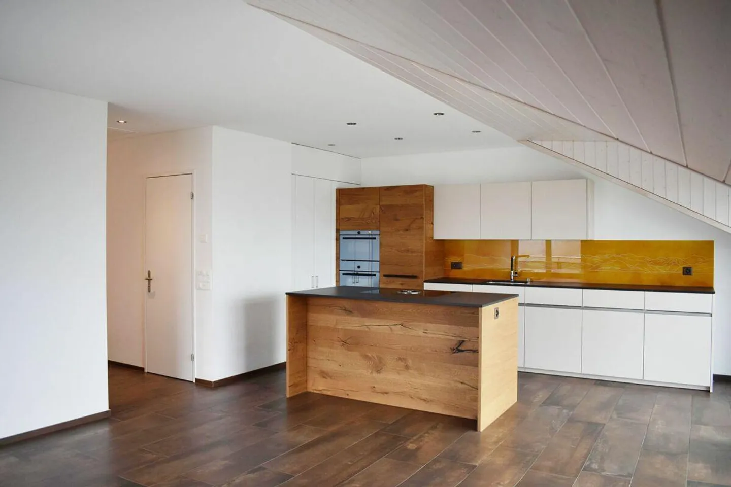 3.5-Zimmer Dachwohnung mit wunderbarer Seesicht - Foto 3 von 13