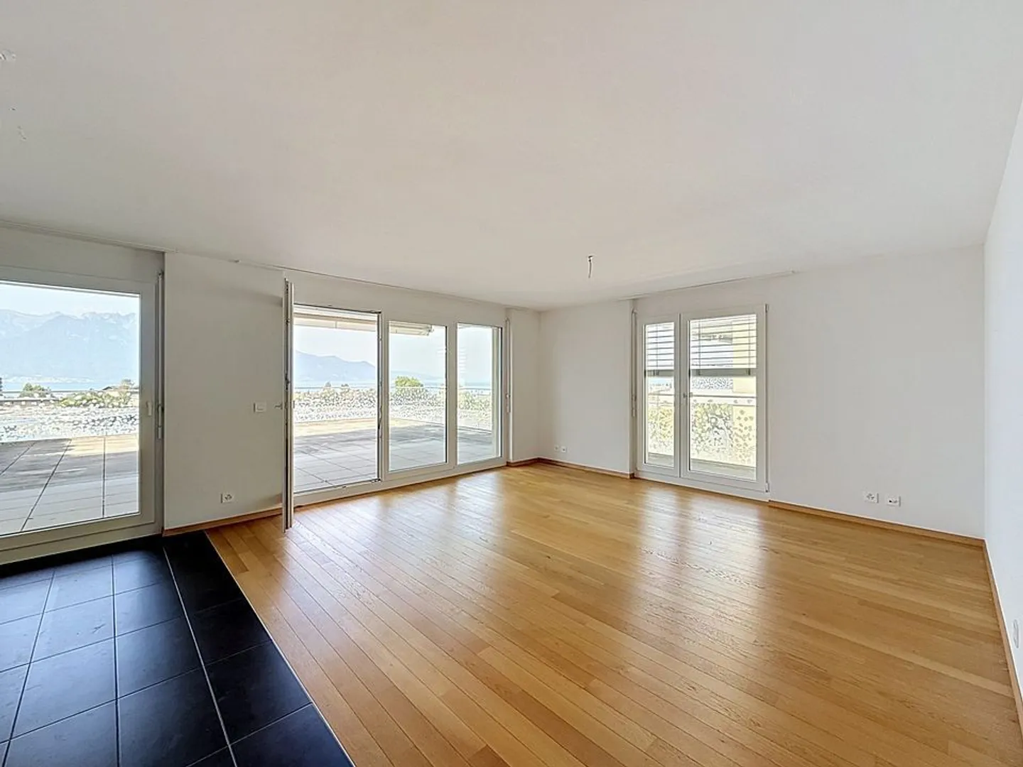 Charming Apartment with Lake View - Photo 2 of 10