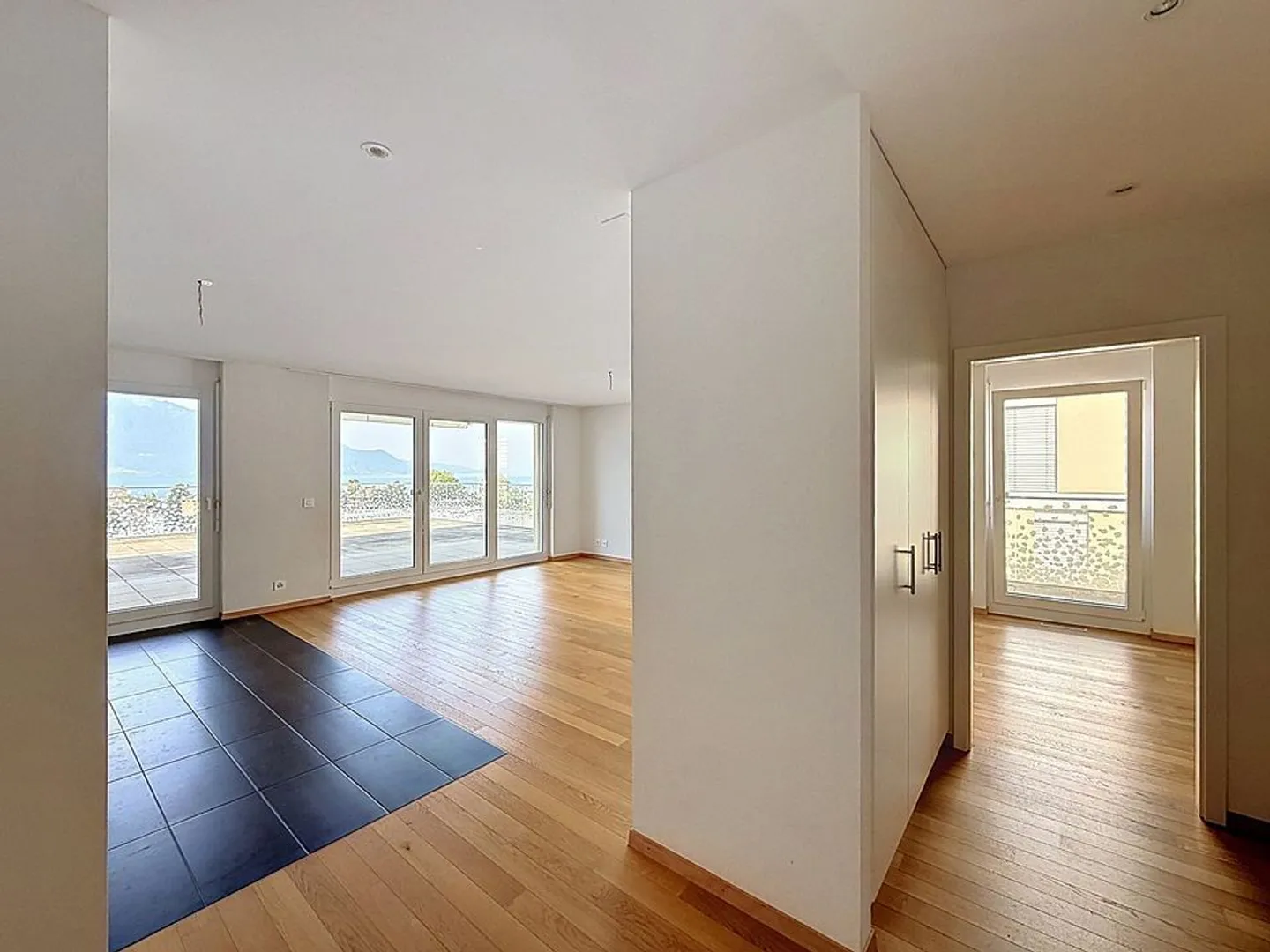 Charming Apartment with Lake View - Photo 6 of 10