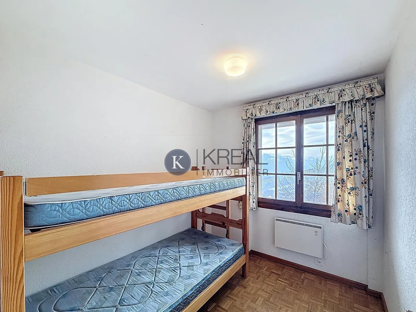 Chalet 5,5 pièces avec vue panoramique - Potentiel de rénovation - Photo 9 sur 12