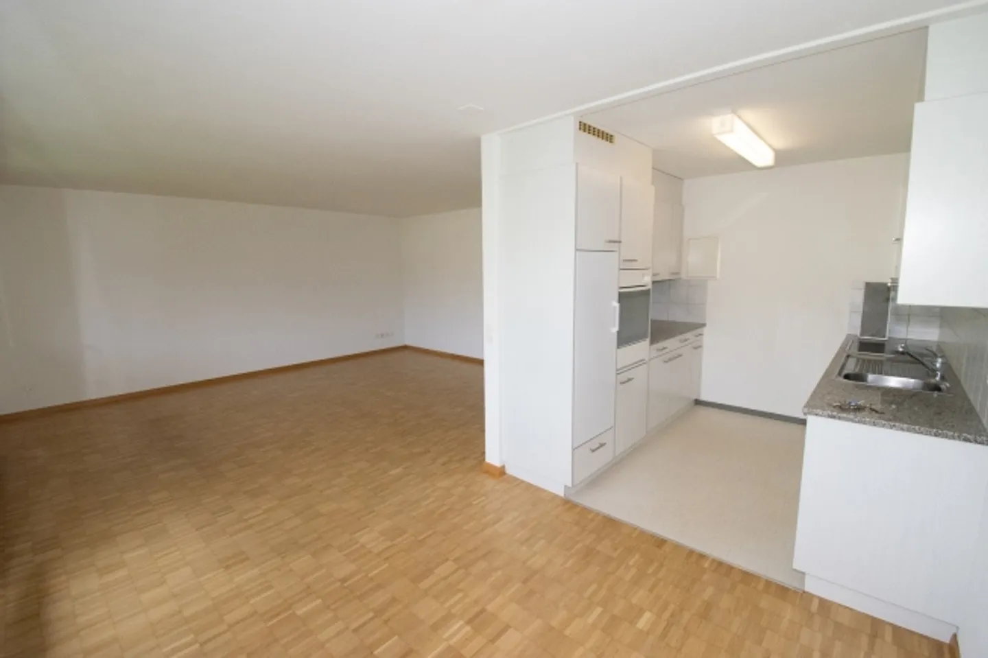 Appartement lumineux et spacieux de 3,5 pièces (86,5 m2) situé au centre - Photo 4 sur 13