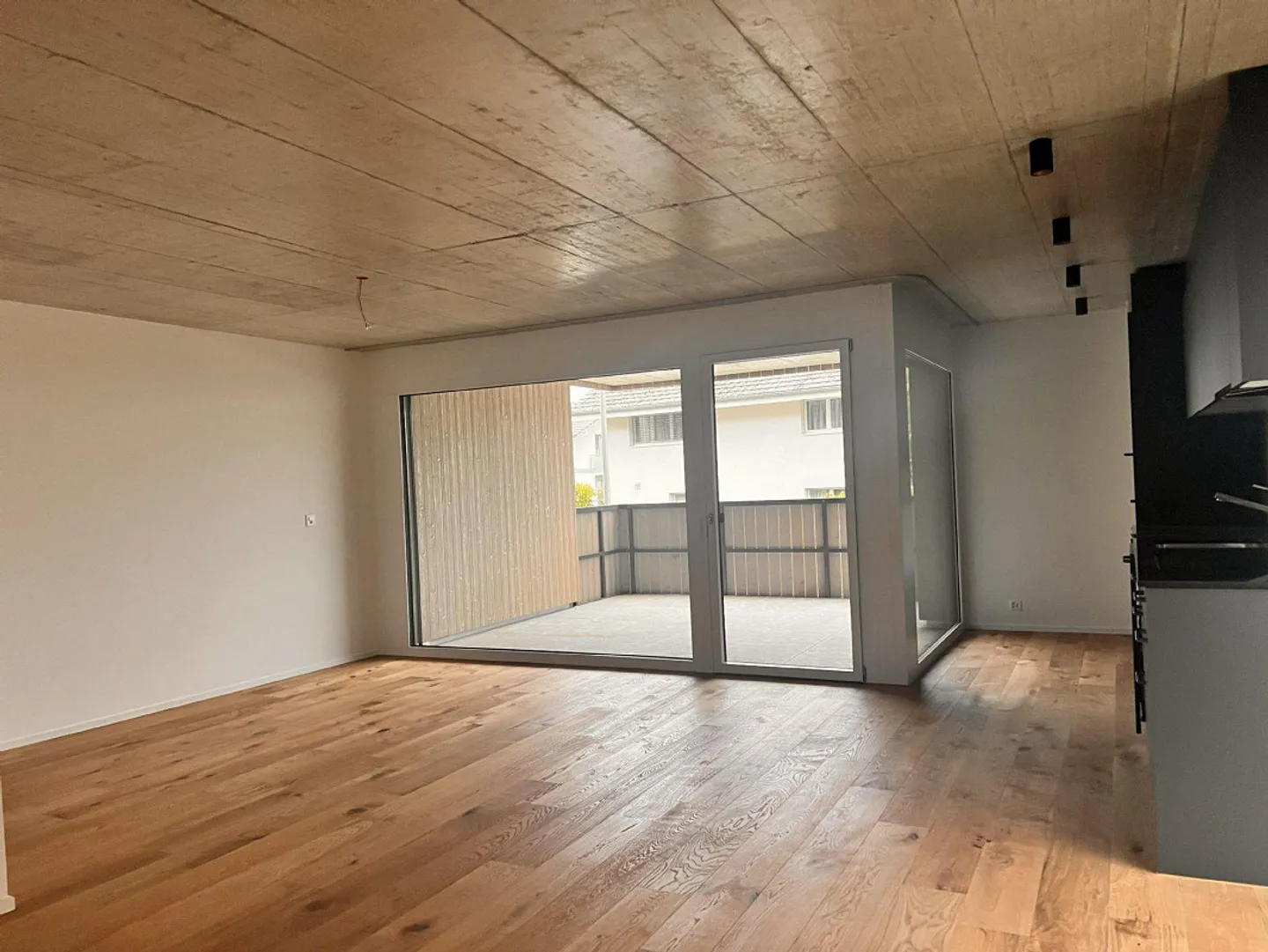 C0.3 - WEIDLIFE - VIVERE AL PULSO DELLA CITTÀ - Foto 3 di 5