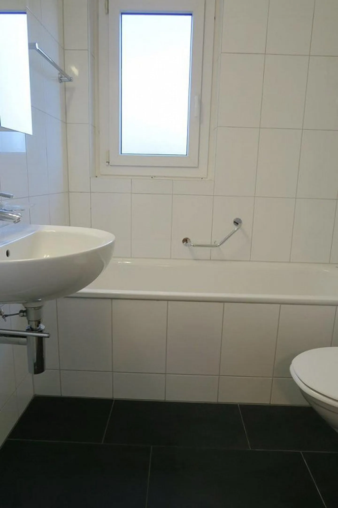 Moderno appartamento di 3 locali a Ittigen - Foto 3 di 6