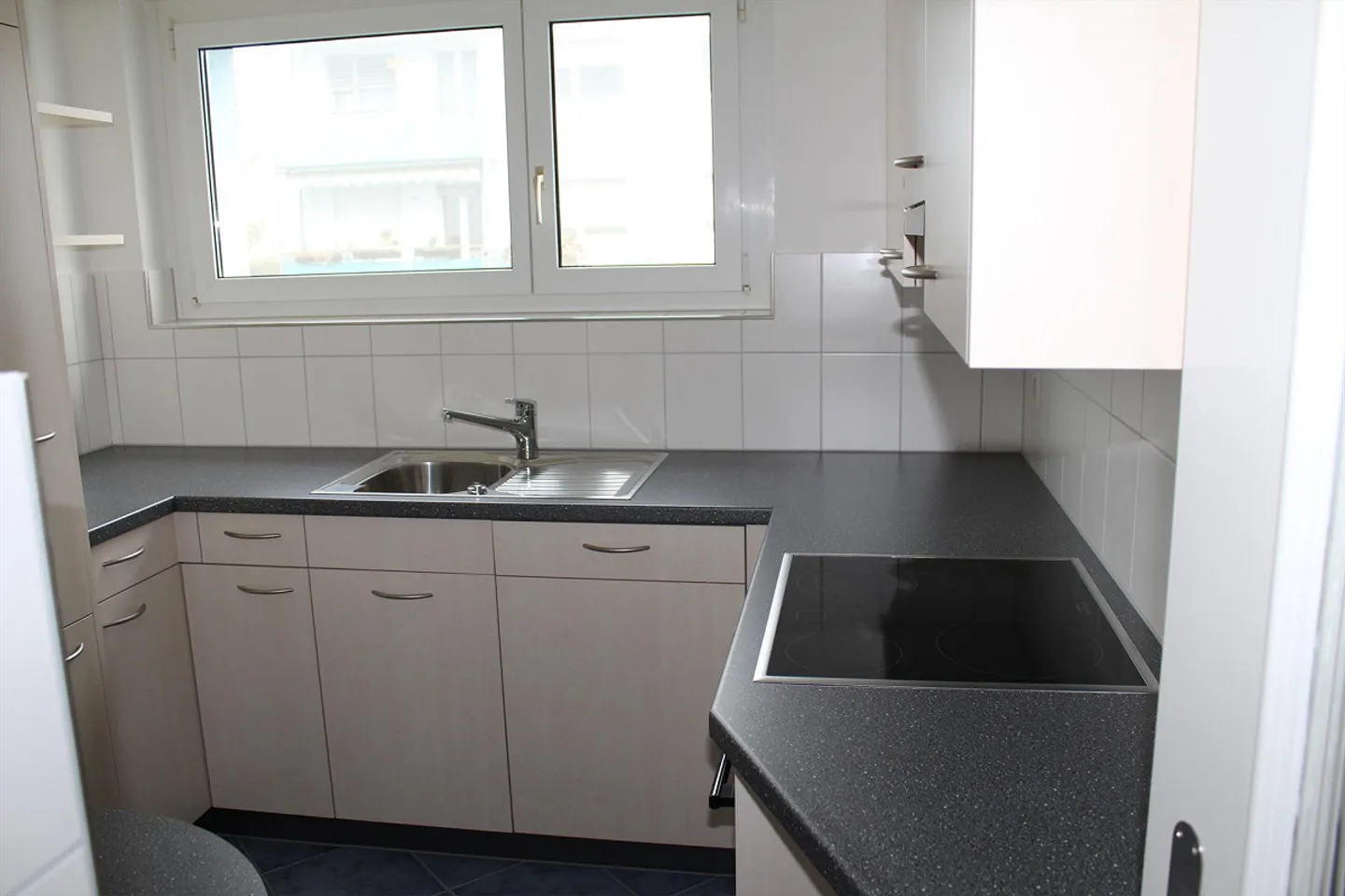 Helle 3-Zimmer-Wohnung mit Balkon - Foto 2 von 8