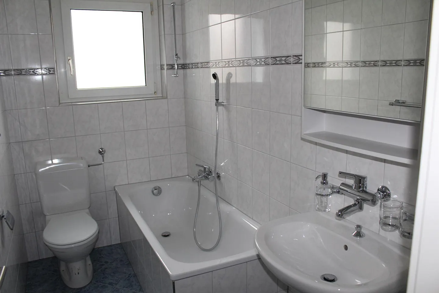Helle 3-Zimmer-Wohnung mit Balkon - Foto 3 von 8