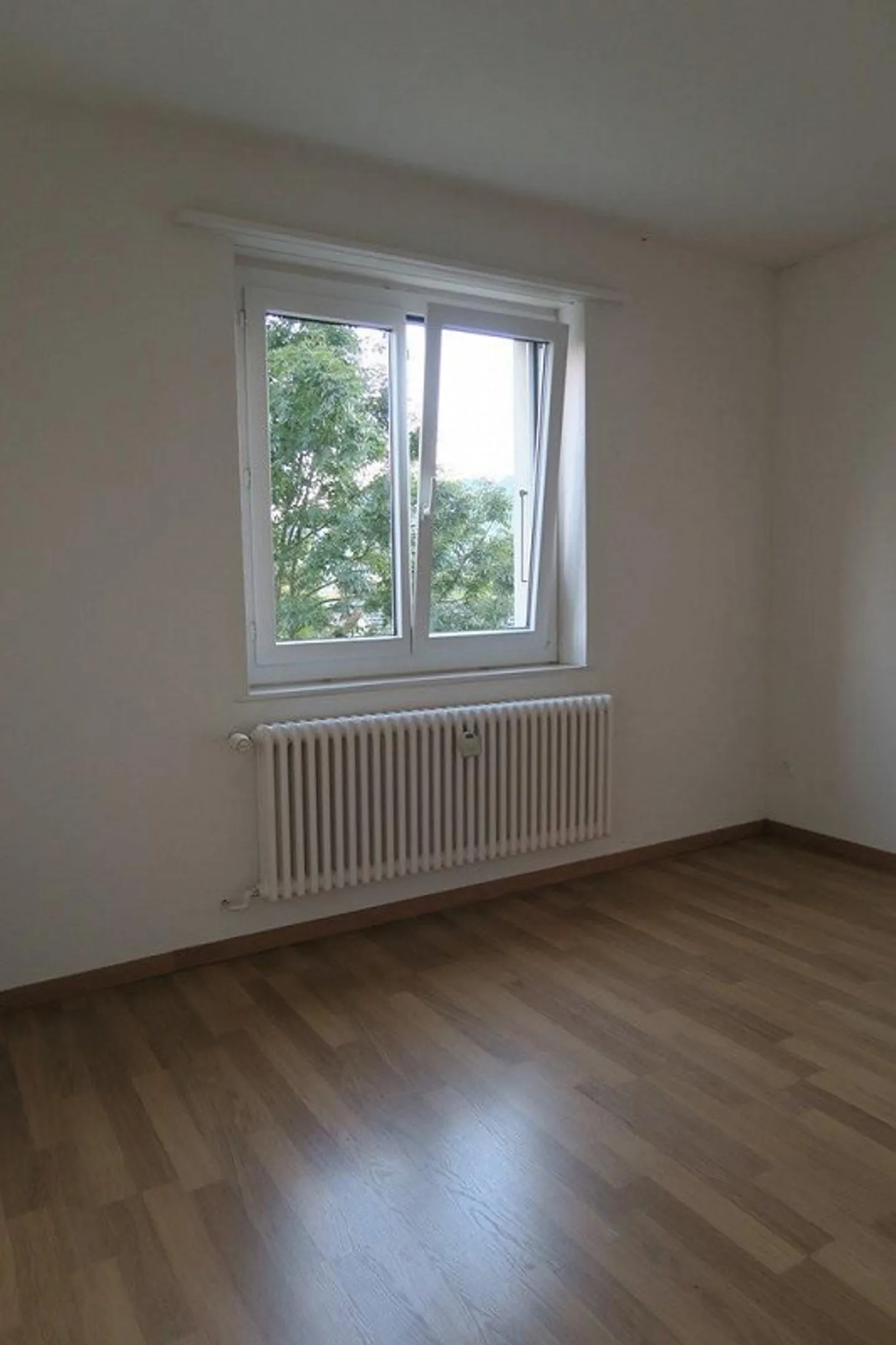 Moderno appartamento di 3 locali a Ittigen - Foto 5 di 6