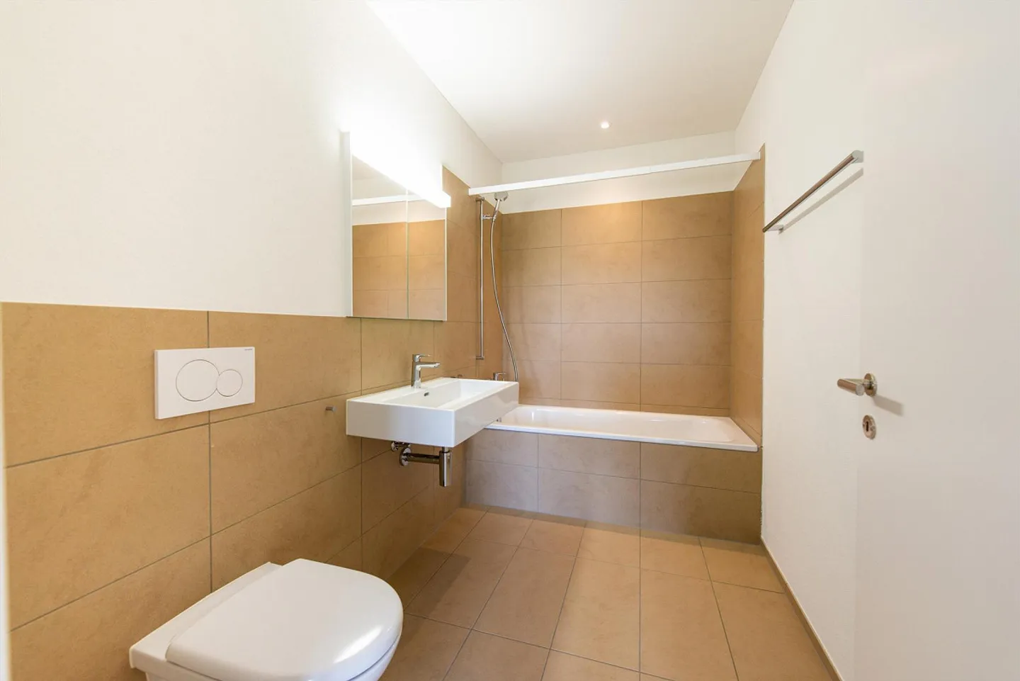 Spacious 3.5 Room Apartment in Weisslingen with Large Balcony - Photo 4 of 8