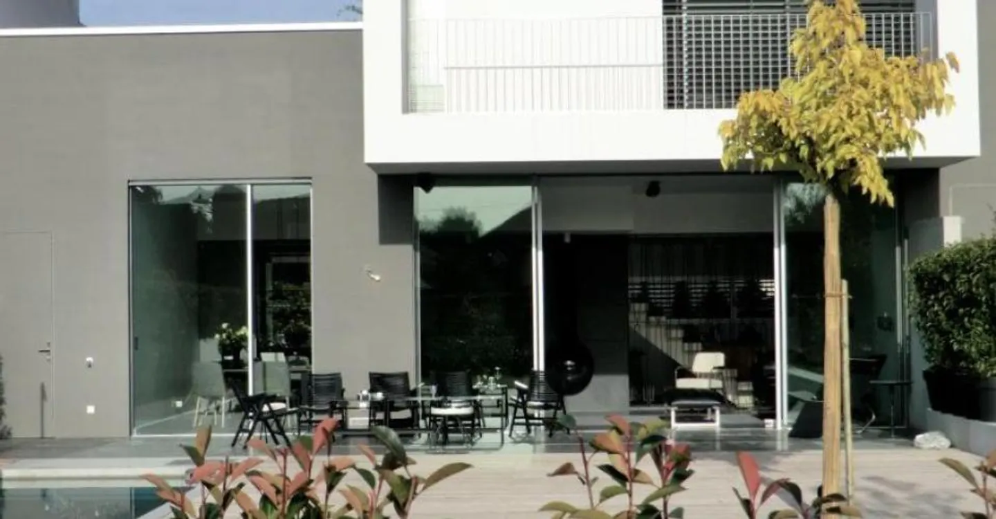 Villa contemporanea a Vésenaz - Foto 2 di 11