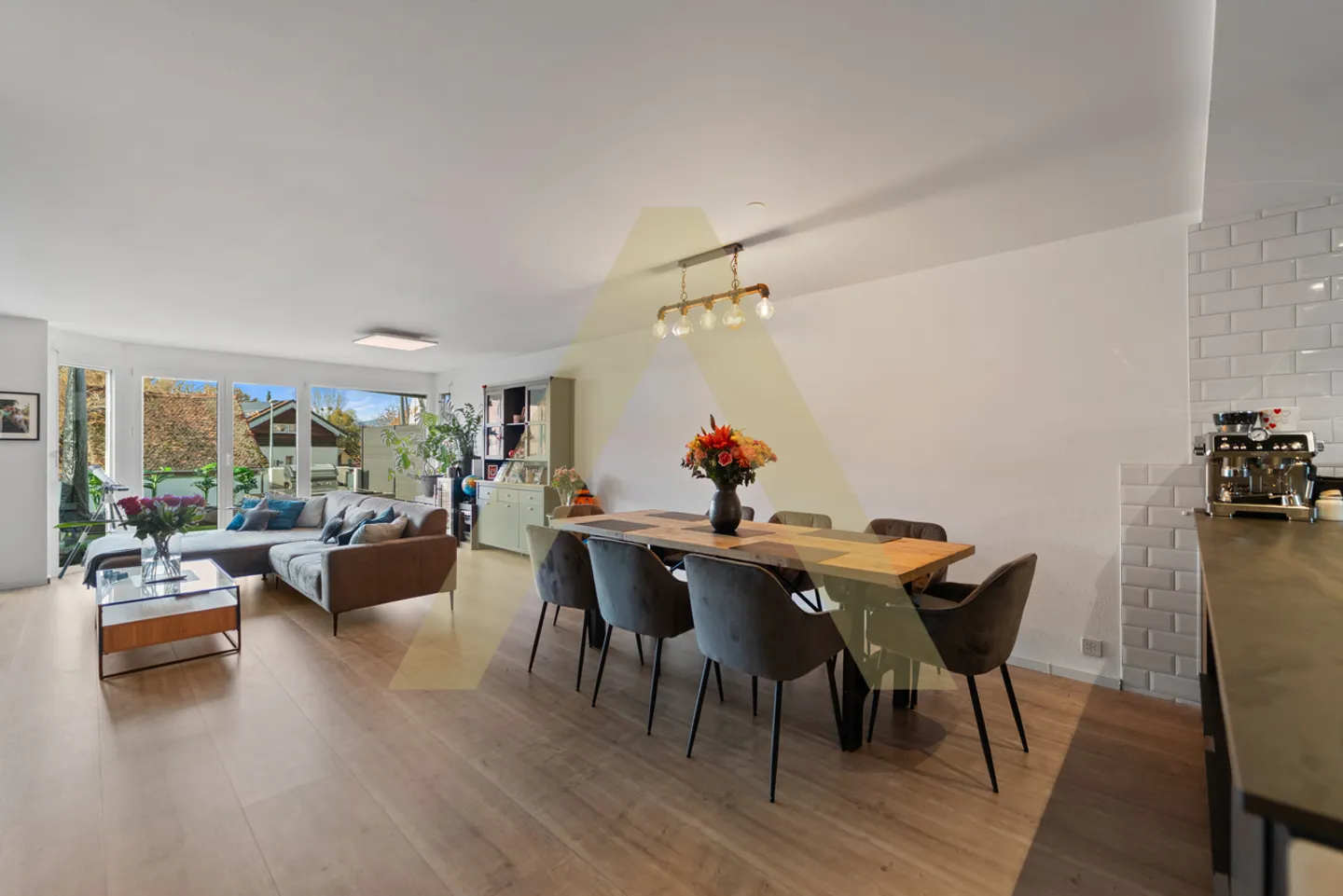 Single house for sale - Photo 1 of 9