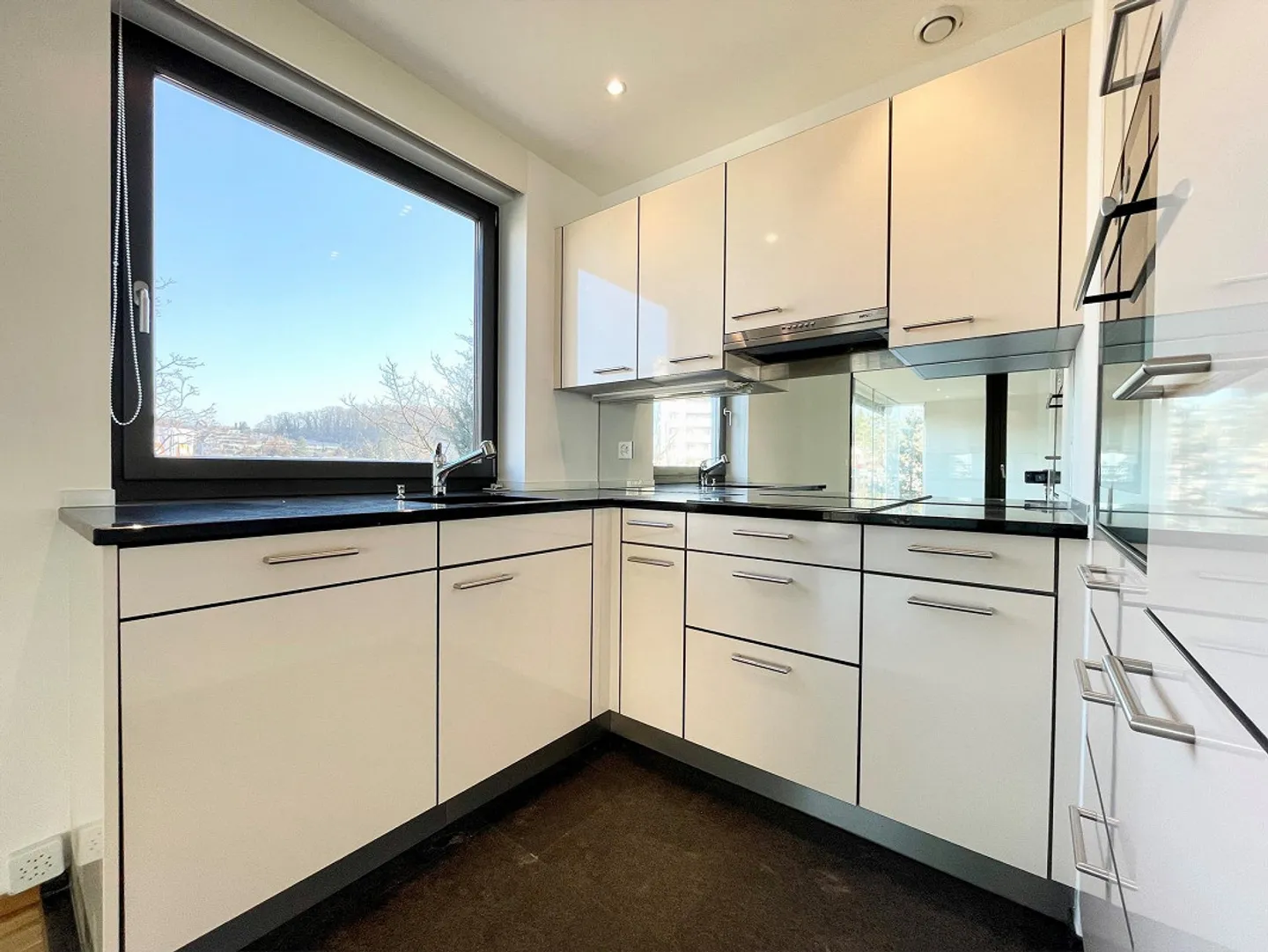 Grand appartement central de 3,5 pièces de 94 m2 au standard de propriété - Photo 3 sur 13