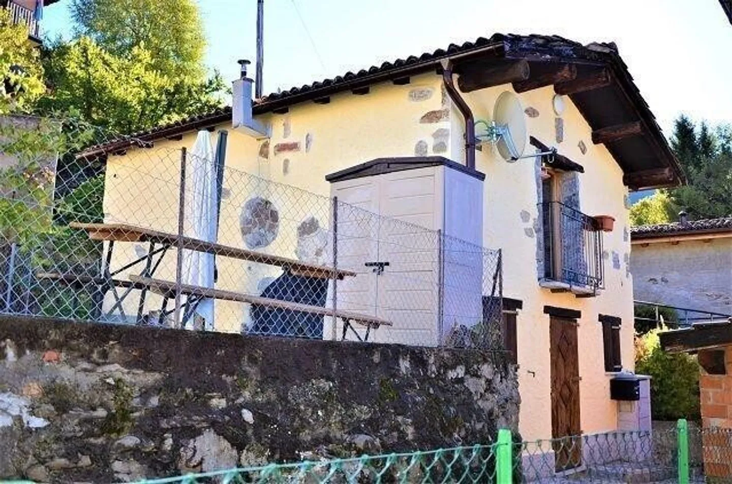 Beau rustique de 2 1/2 pièces dans le noyau avec jardin et pergola - Photo 1 sur 13