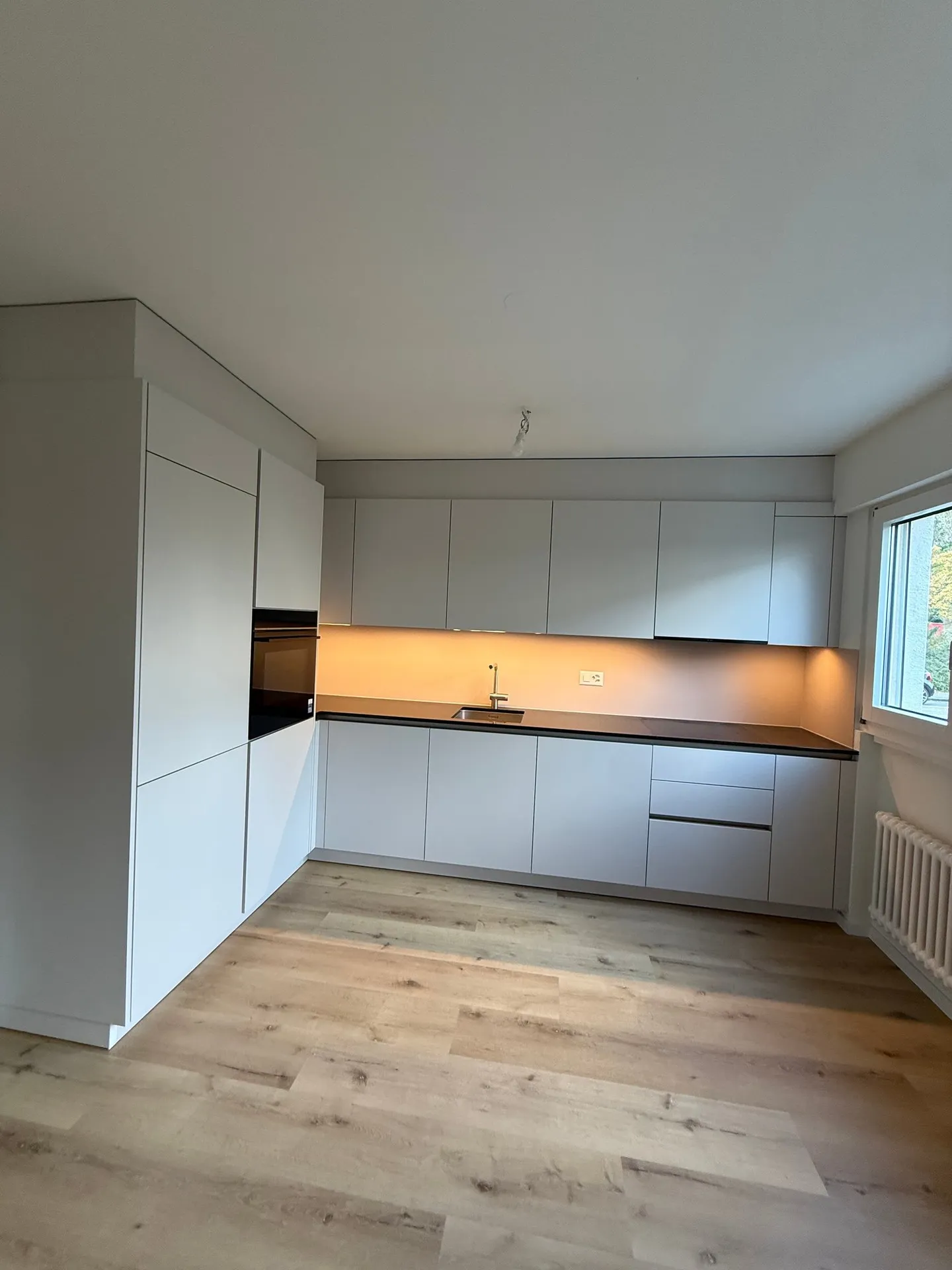 Maison de ville rénovée avec jardin à louer à Aesch - Photo 1 sur 21