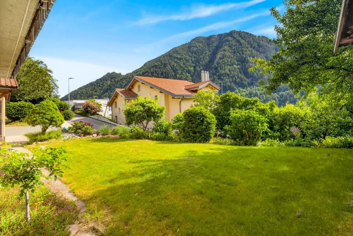 Chur: affascinante casa unifamiliare con ampio giardino e vista sulle montagne - Foto 5 di 6