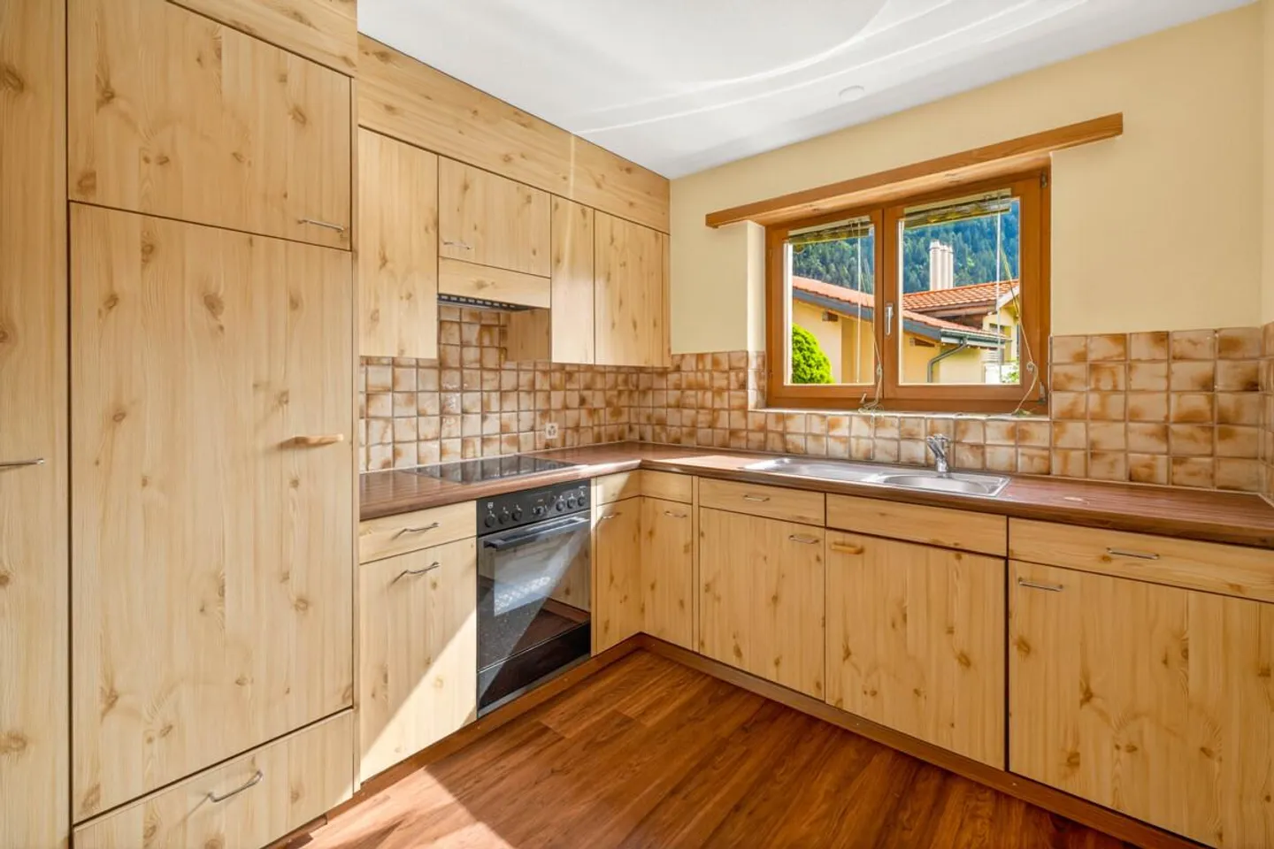 Chur: affascinante casa unifamiliare con ampio giardino e vista sulle montagne - Foto 2 di 6