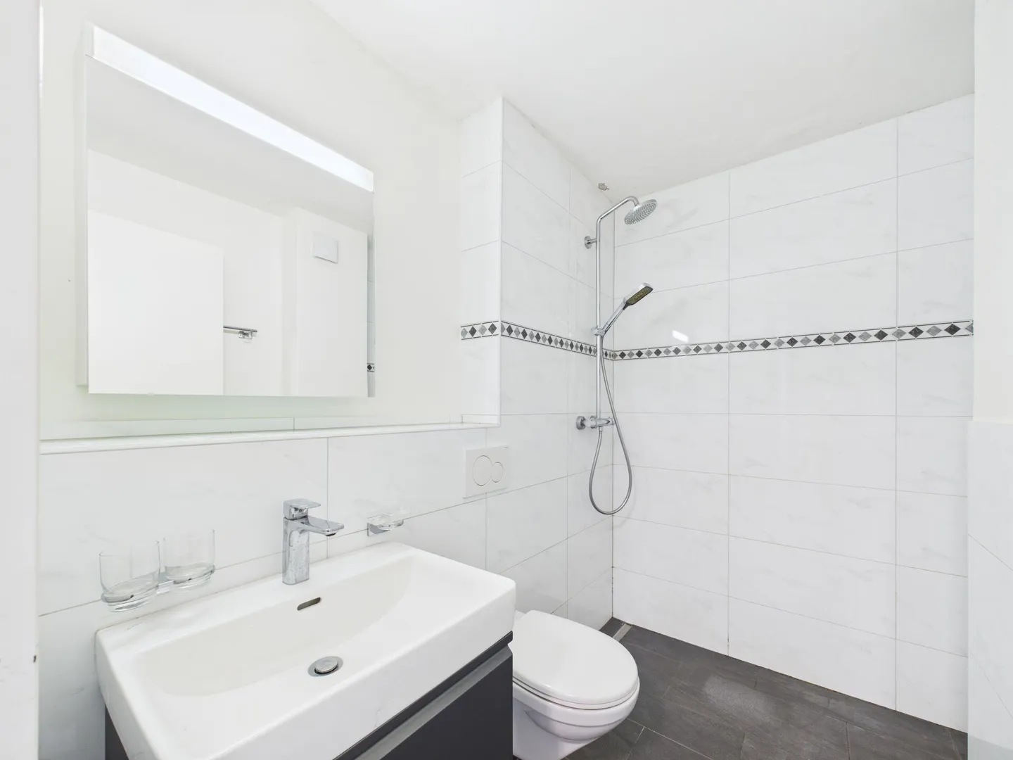 Vista sul giardino: 5,5 stanze + stanza hobby e box garage! - Foto 14 di 19