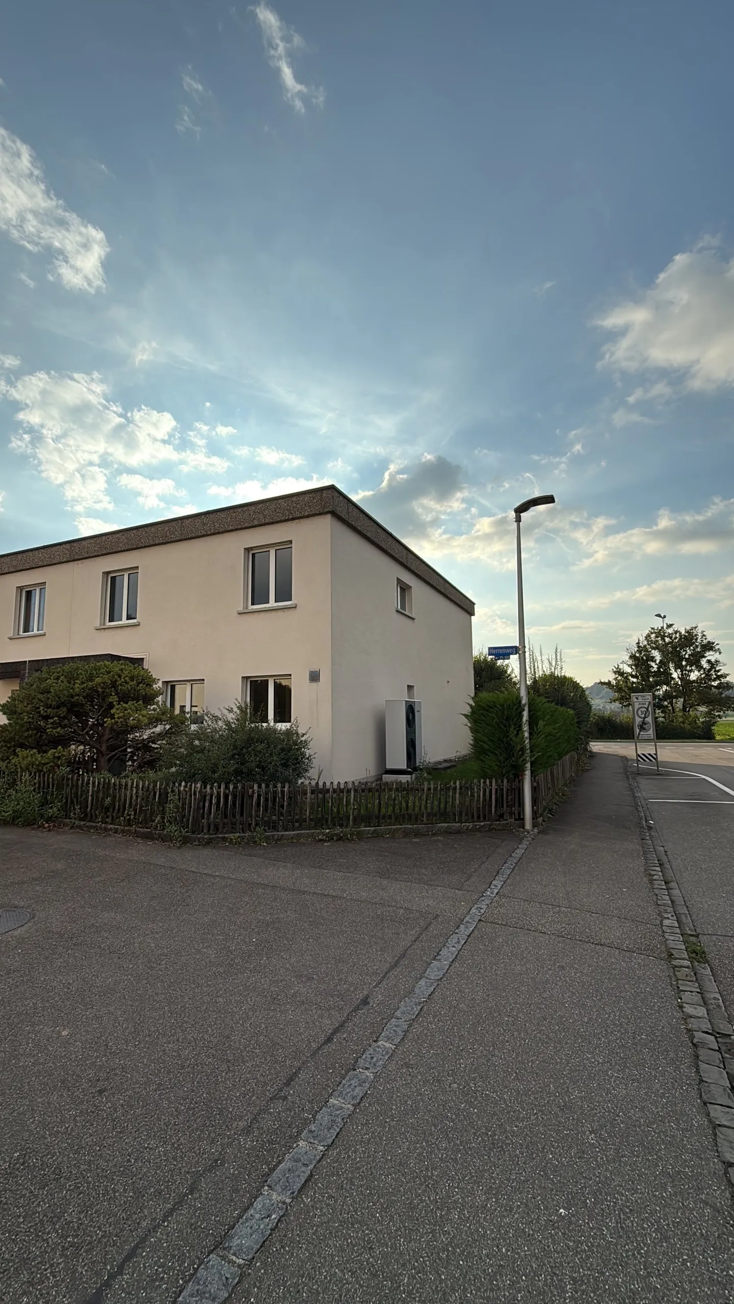 Maison de ville rénovée avec jardin à louer à Aesch - Photo 16 sur 21