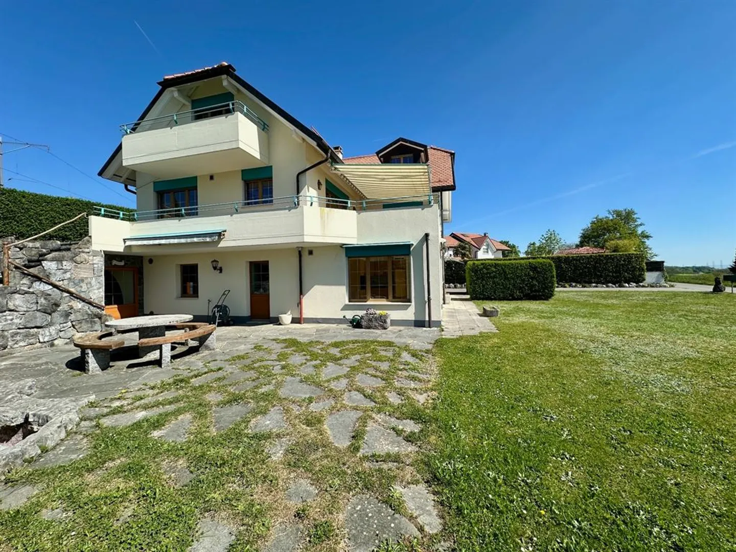 Villa singola spaziosa e luminosa con appartamento separato - Foto 3 di 13