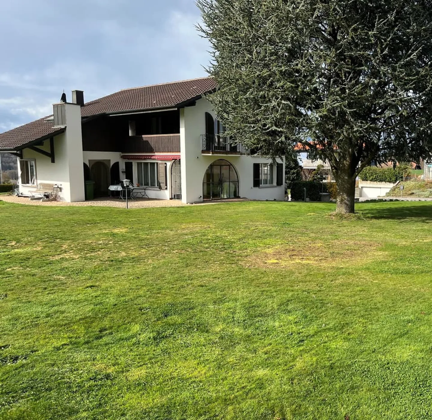 Einfamilienhaus mit viel Umschwung zu vermieten - Photo 1 sur 8