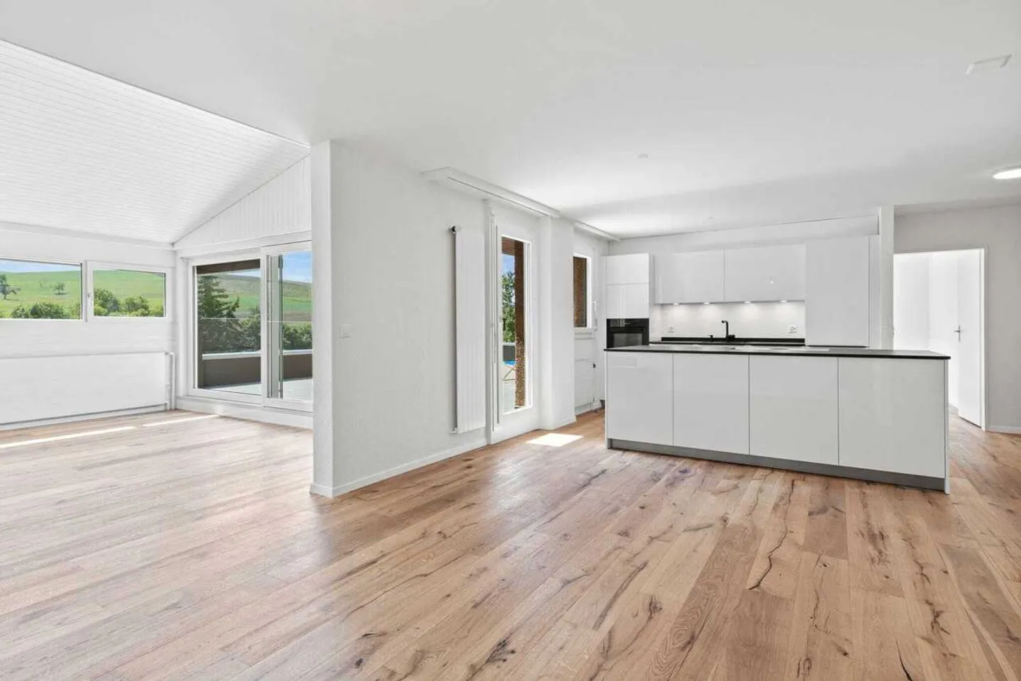 4.5-Room Terrace Apartment with a Wide View in Beggingen - Photo 3 of 13