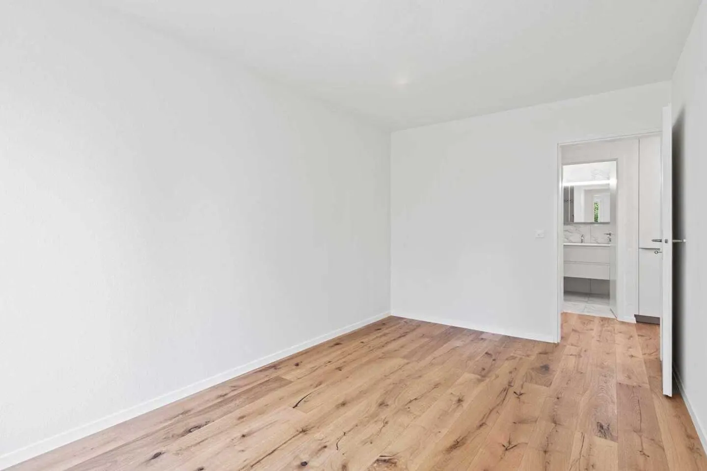 4.5-Room Terrace Apartment with a Wide View in Beggingen - Photo 9 of 13