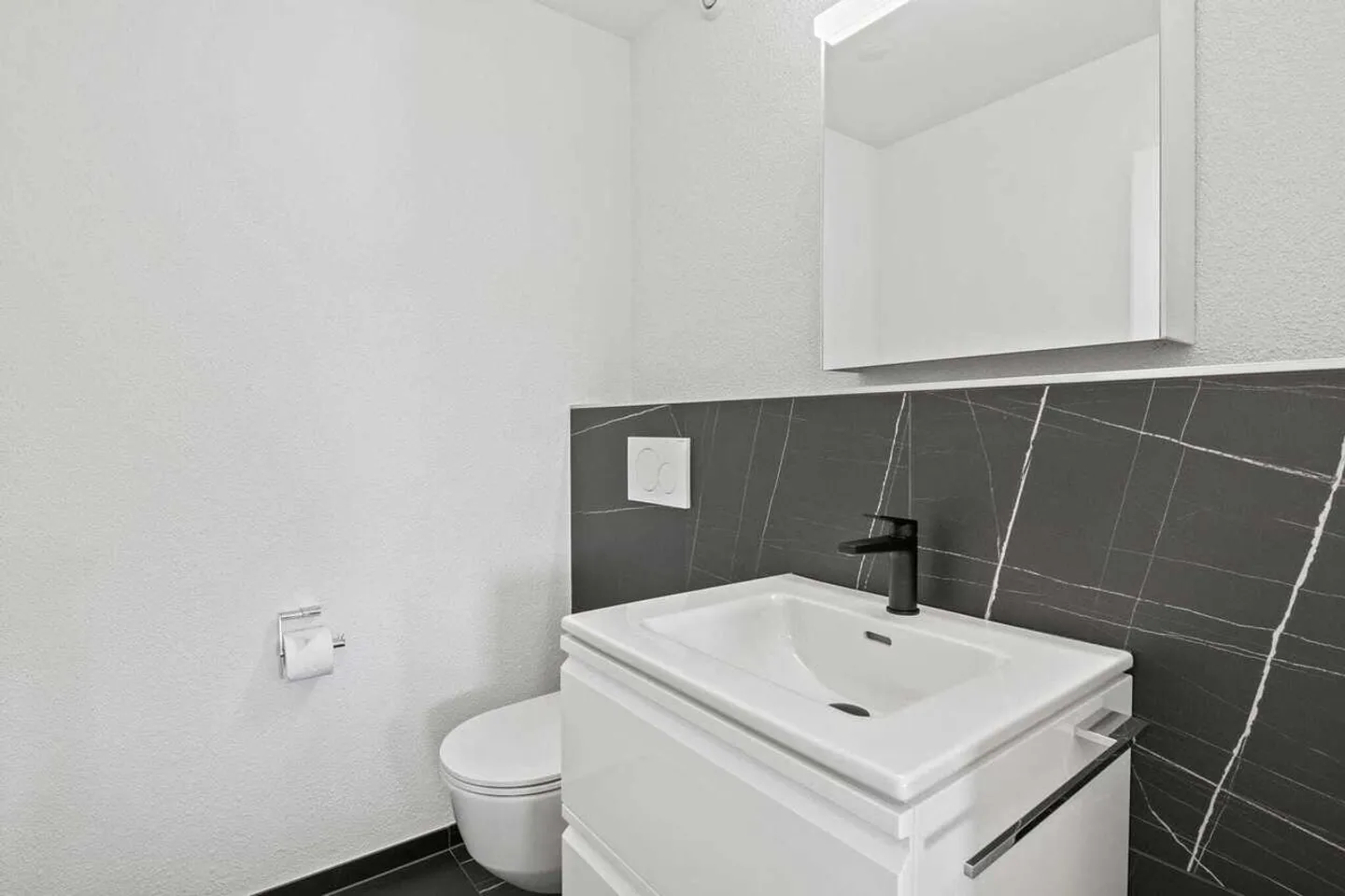 4.5-Room Terrace Apartment with a Wide View in Beggingen - Photo 10 of 13