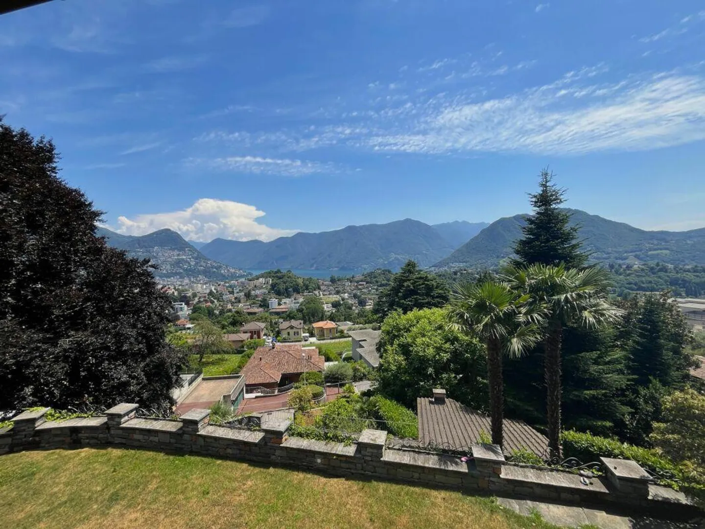 Villa con piscina e vista imprendibile - Foto 1 di 12