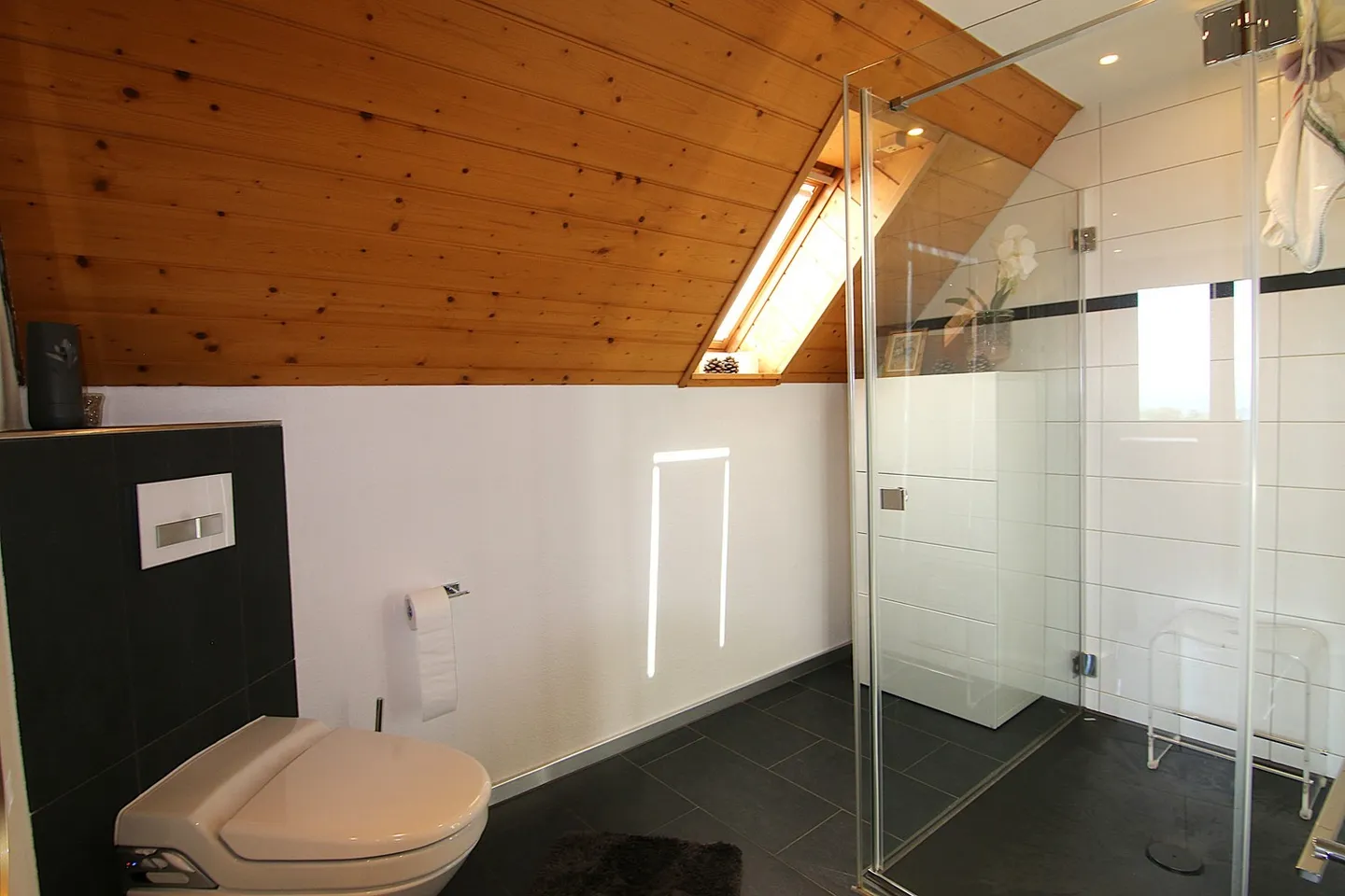 Maison individuelle unique de 3,5 pièces avec vue et oasis de bien-être - Photo 17 sur 21