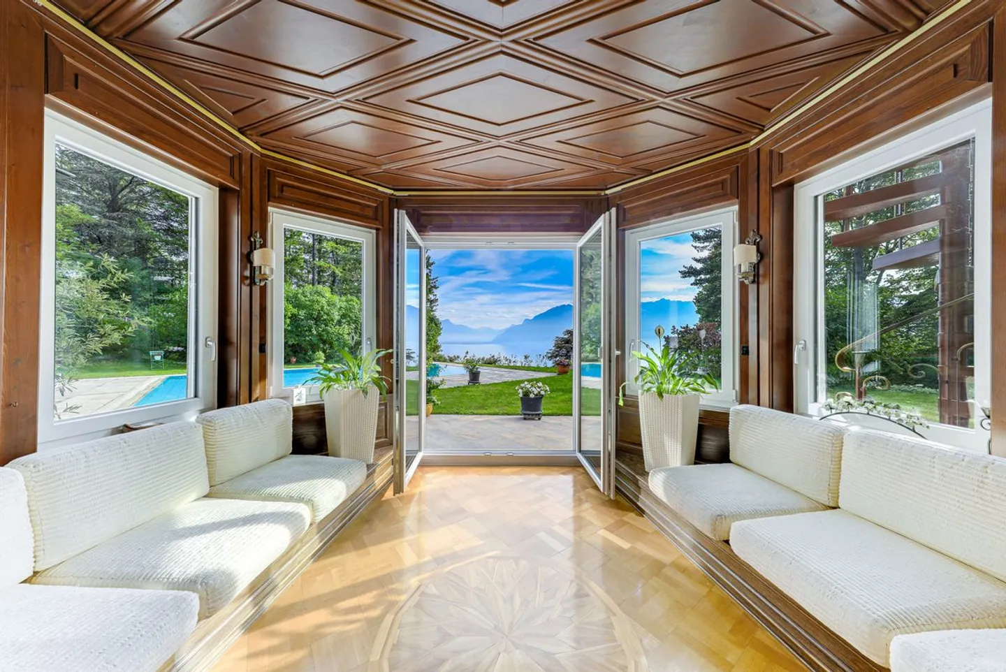 A Dream Home in Chexbres - Pool and Panoramic Views of Lake Geneva and the Alps - Photo 1 of 7