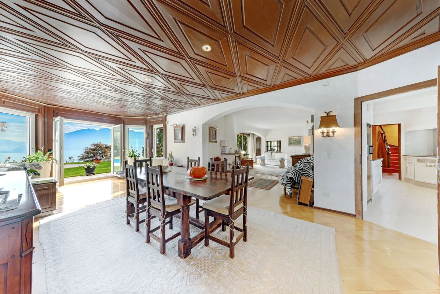 A Dream Home in Chexbres - Pool and Panoramic Views of Lake Geneva and the Alps - Photo 4 of 7