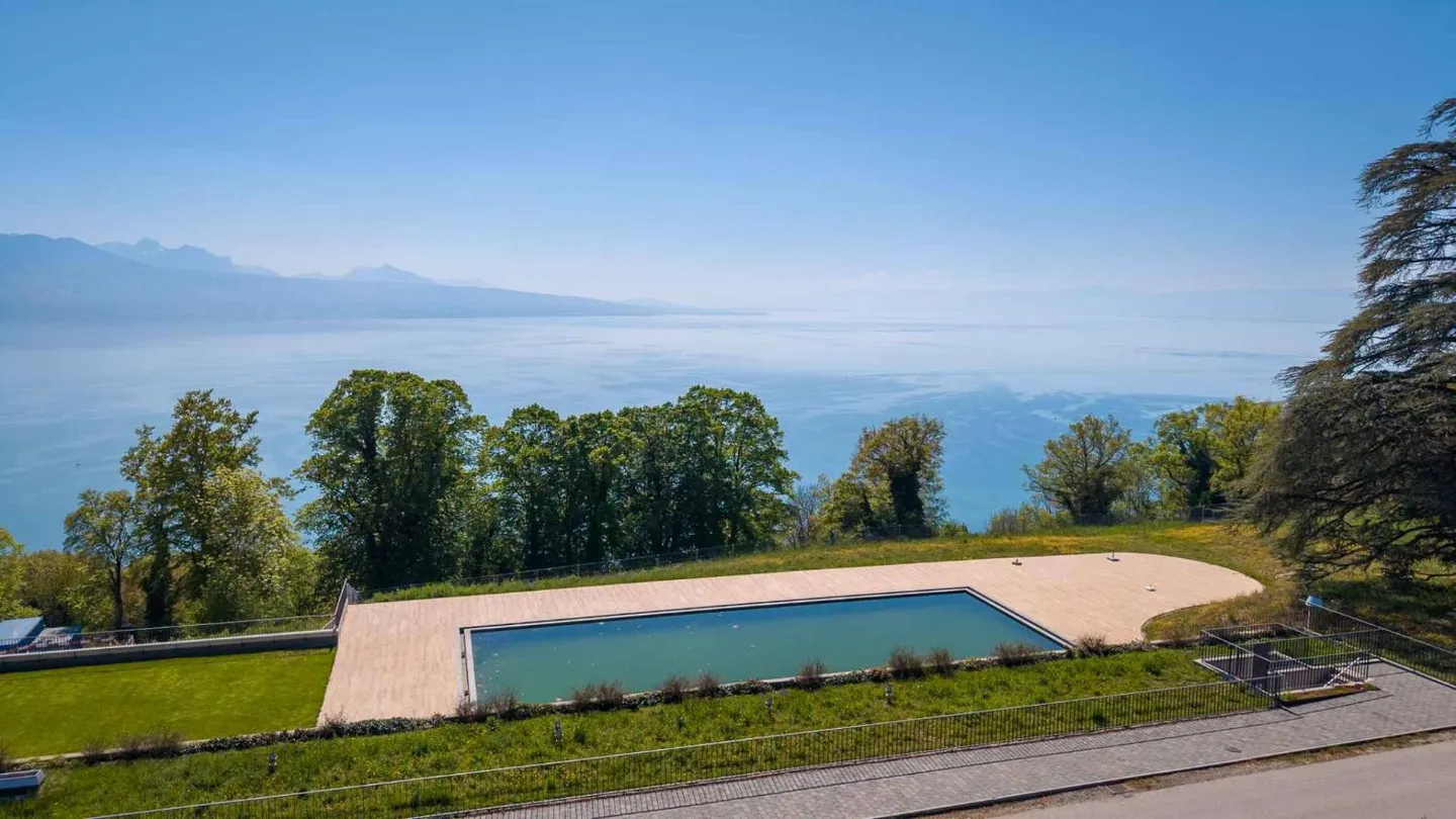 A true gem of 2.5 rooms with a large balcony and breathtaking views of Lake Geneva - Photo 3 of 13