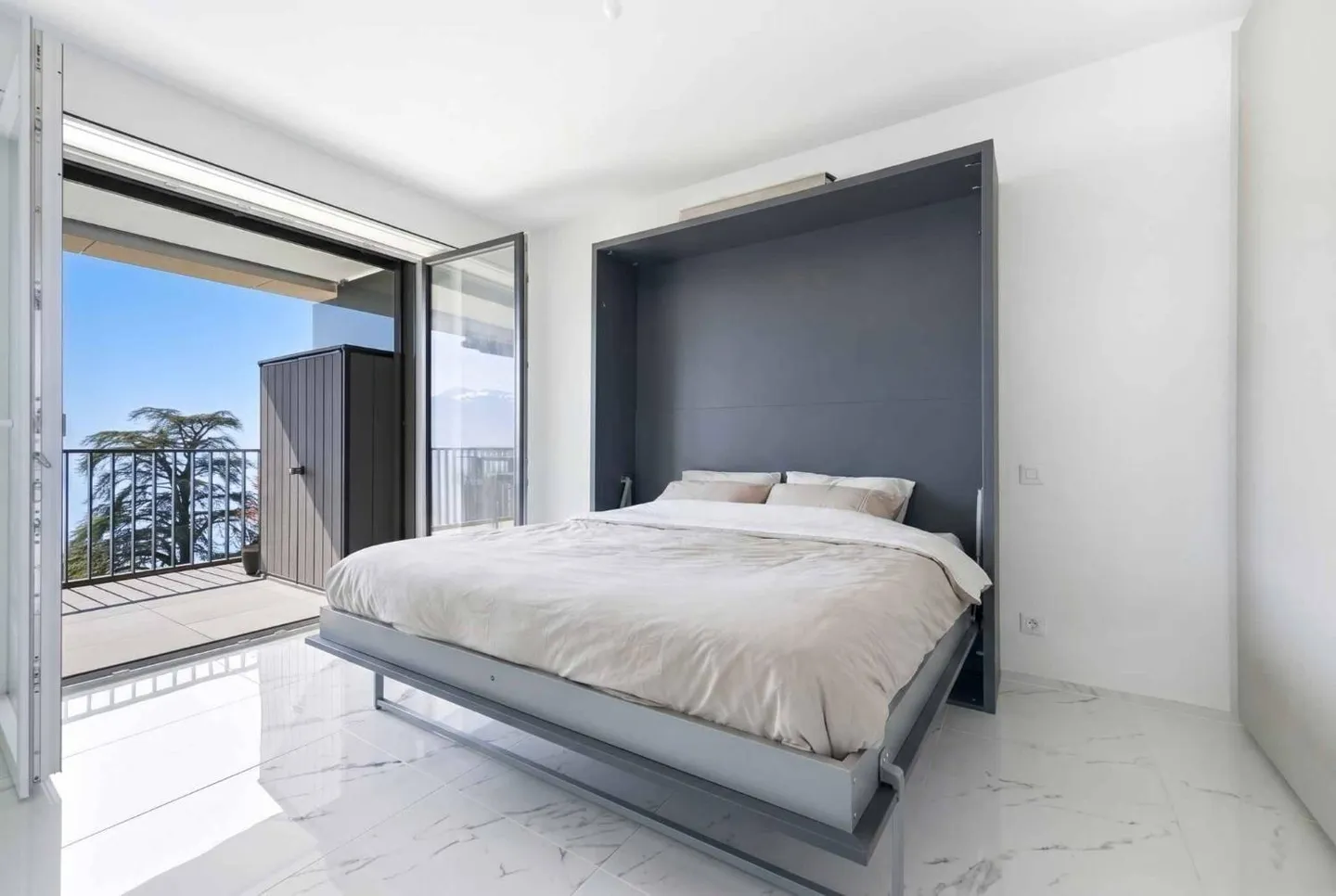 A true gem of 2.5 rooms with a large balcony and breathtaking views of Lake Geneva - Photo 9 of 13