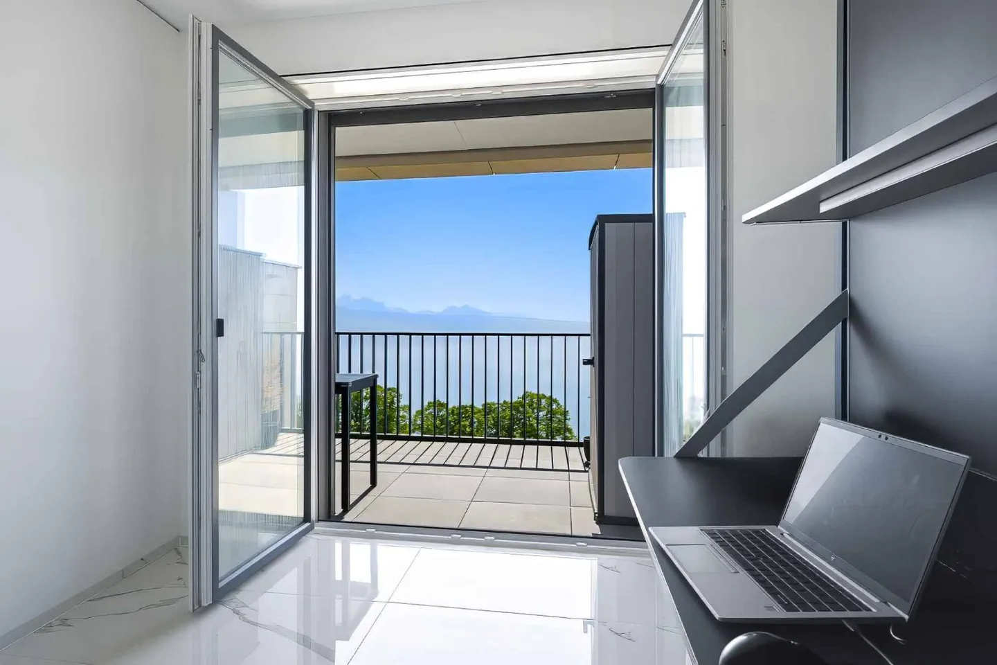 A true gem of 2.5 rooms with a large balcony and breathtaking views of Lake Geneva - Photo 10 of 13