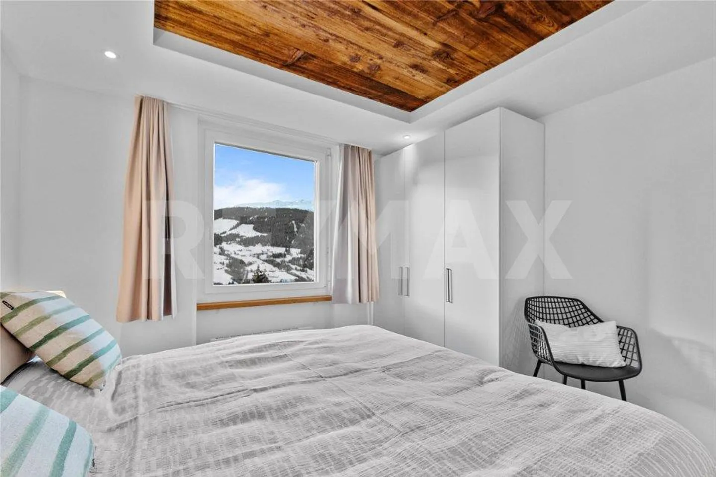 Appartamento ristrutturato di 2 ½ locali con vista incantevole, parcheggio sotterraneo - Foto 7 di 13