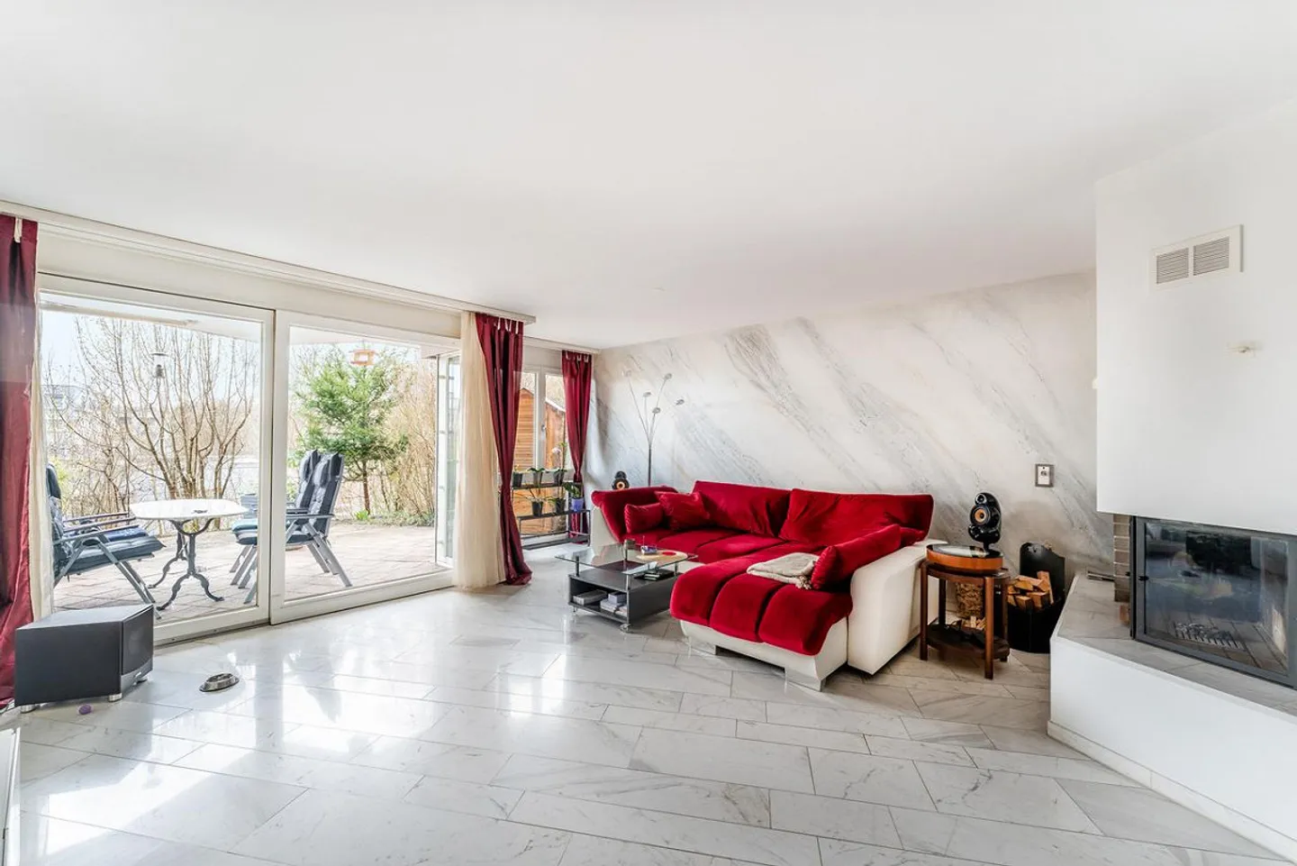 Attractive condominium in a central location - Photo 1 of 12