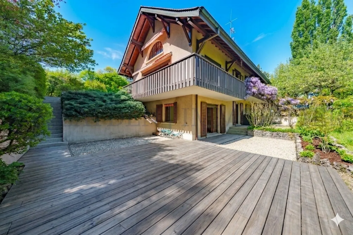 Beautiful individual villa in a picturesque setting! - Photo 3 of 13