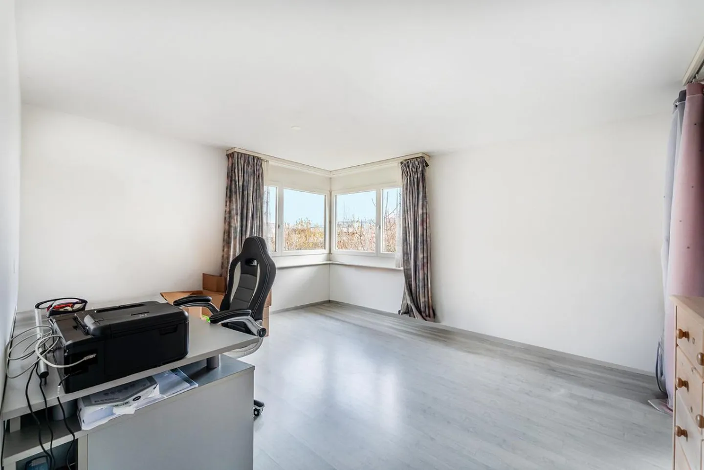 Attractive condominium in a central location - Photo 8 of 12