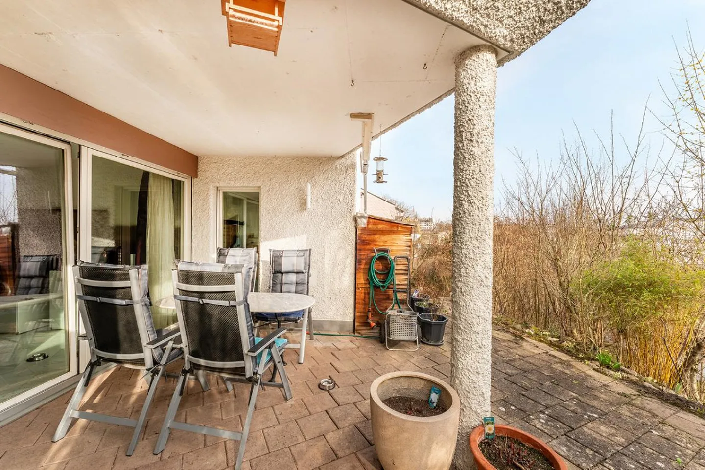 Attractive condominium in a central location - Photo 3 of 12