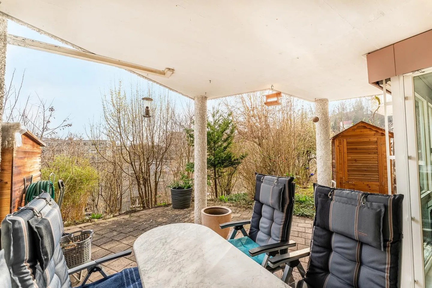 Attractive condominium in a central location - Photo 4 of 12