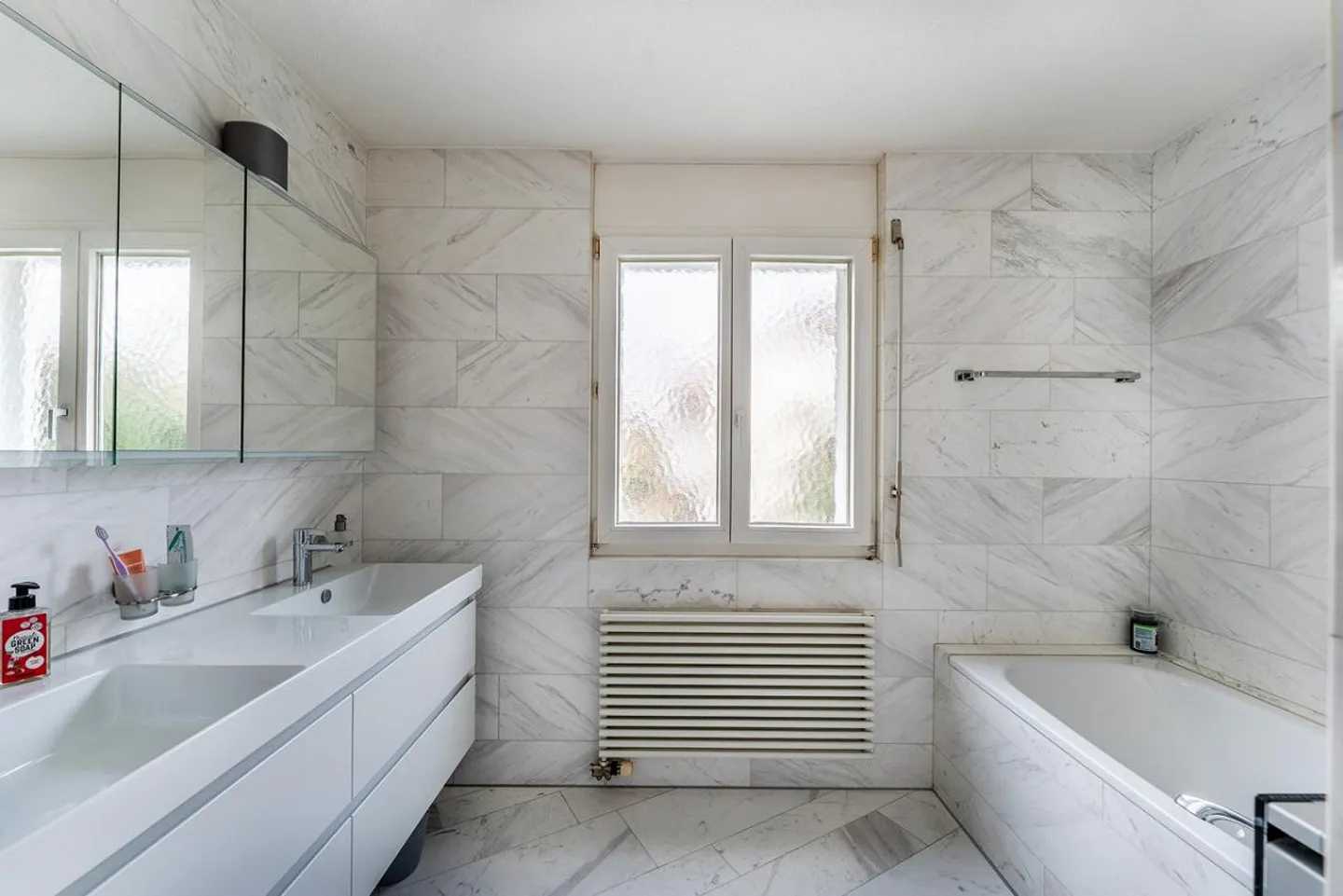 Attractive condominium in a central location - Photo 10 of 12