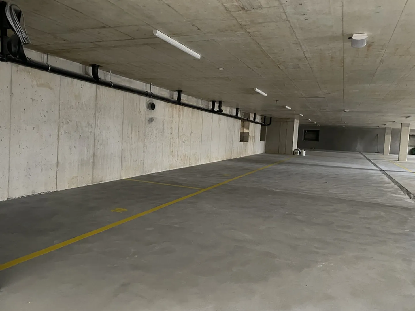 Place de parking intérieure à louer - Photo 2 sur 3