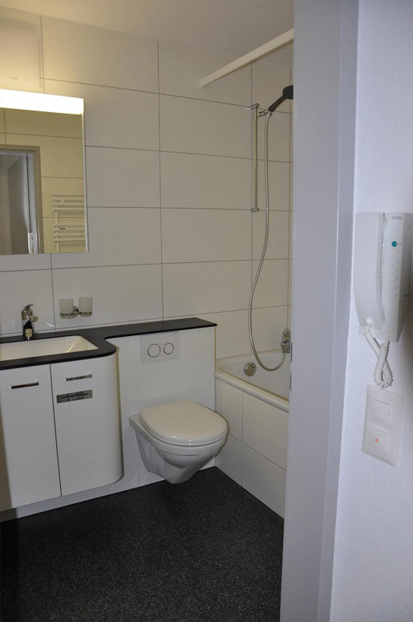 Sanierte 4.5-Zimmer-Wohnung sucht Sie als neue Mieter! - Foto 2 von 6