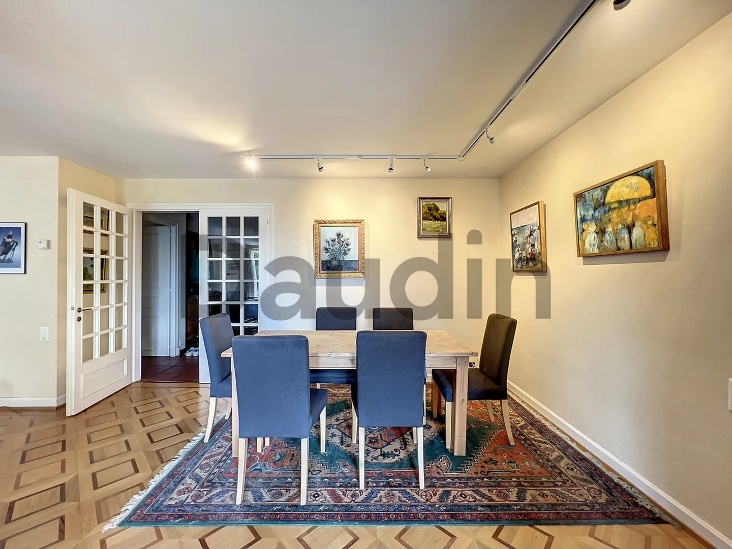 Maison individuelle d'une surface de 490m2 utile à rénover - Photo 6 sur 13