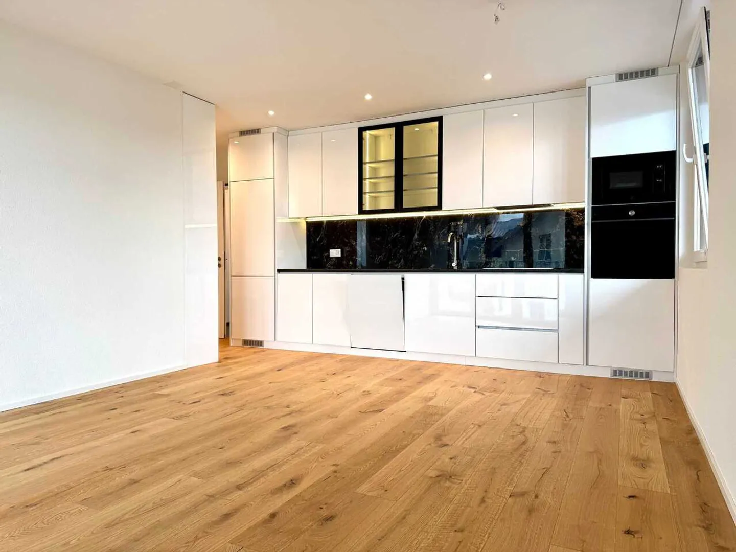 Modernes Apartment mit Balkon - Foto 12 von 13