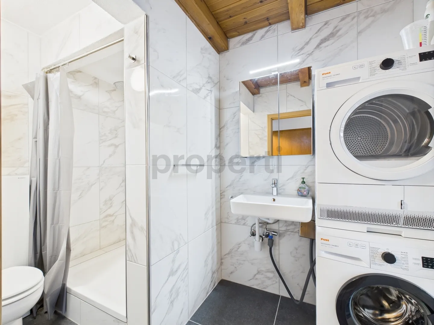 Outstanding furnished 4.5 room apartment in Oberägeri with fantastic view - Photo 9 of 11