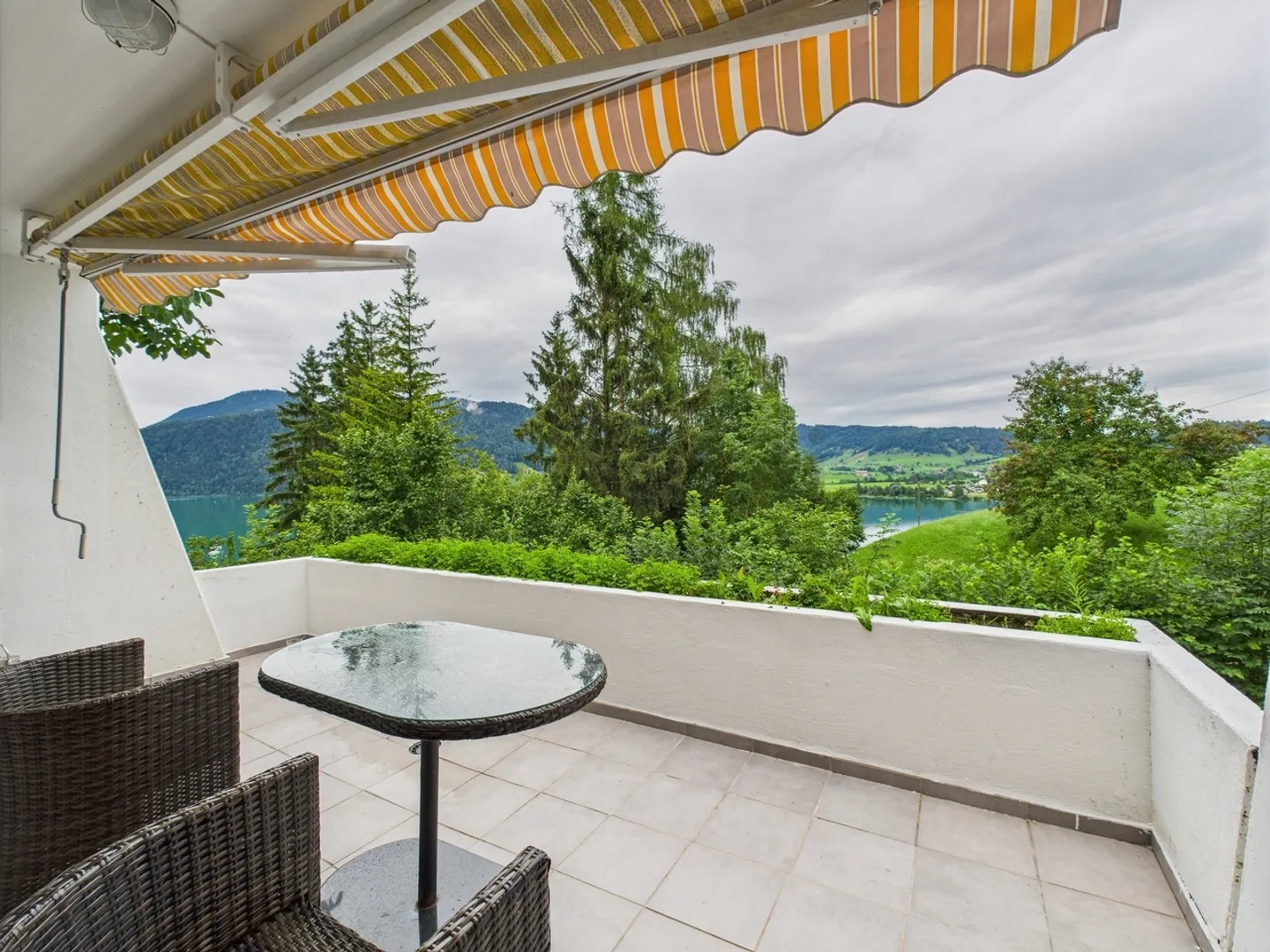 Outstanding furnished 4.5 room apartment in Oberägeri with fantastic view - Photo 10 of 11