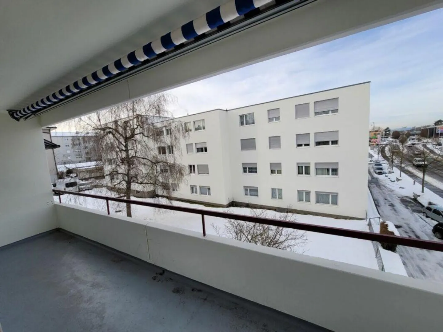 Spacieux, ensoleillé et avec une OFFRE DE STATIONNEMENT ATTRACTIVE ! - Photo 8 sur 10