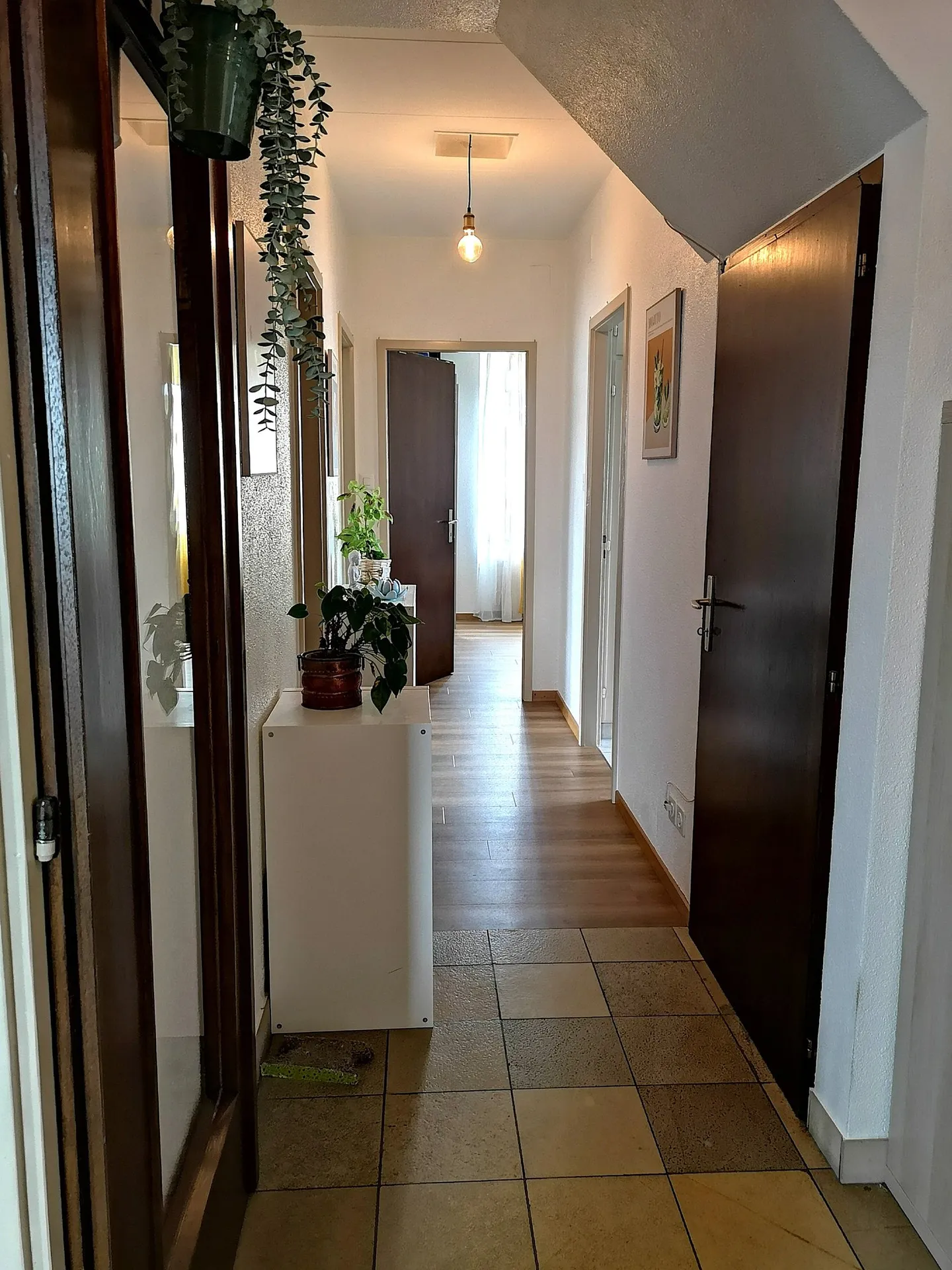 Building for sale with large multipurpose area, 3 parking spaces, 2 apartments - Photo 11 of 24
