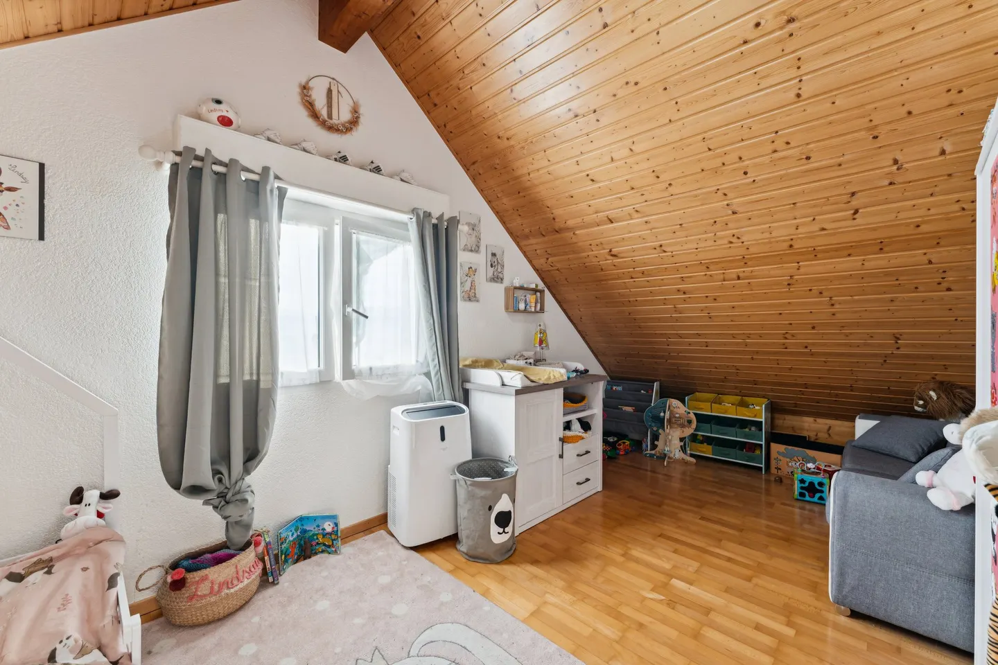 Beautiful house with 2 apartments and unobstructed view - Photo 3 of 12